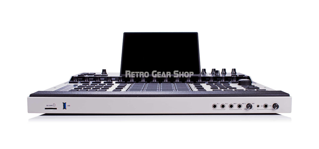 Akai Sampling Machine Akai Pro MPC XL Professional Sampling Drum Machine Workstation Sampler ...