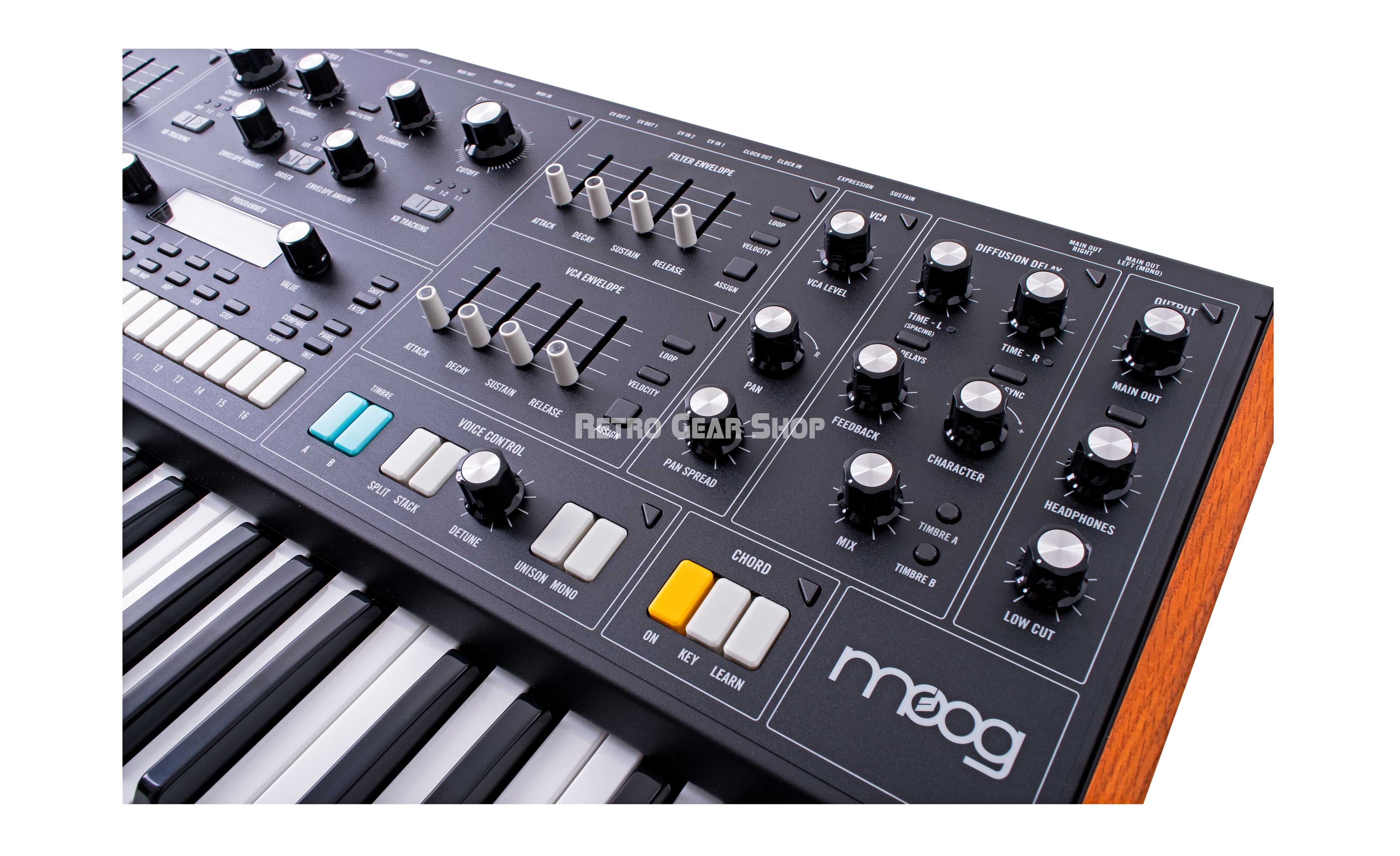 Moog Muse 8-Voice Polyphonic Analog Keyboard Synthesizer– Retro