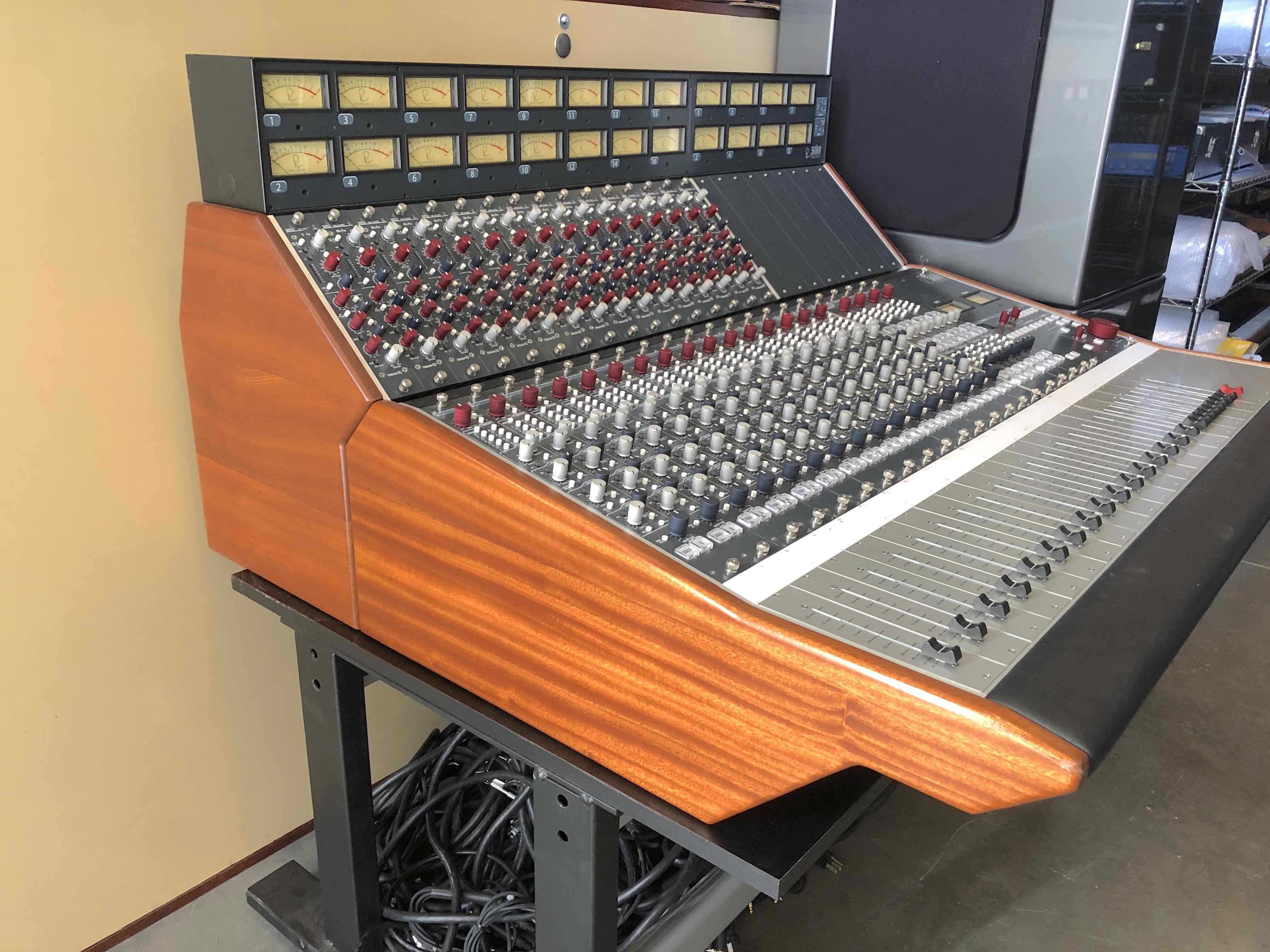 Rupert Neve Designs RND 5088 Shelford Console Mixer 16x 5052