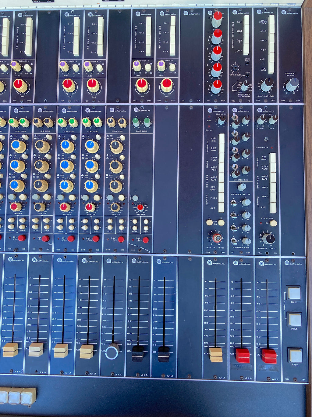 Auditronics Grandson 110A Right Top Detail